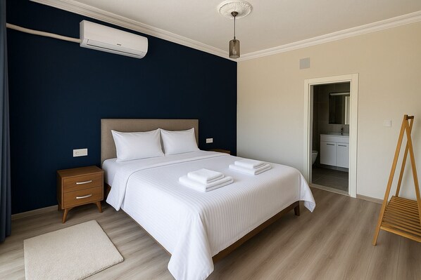 Elite Double Room | Minibar, laptop workspace, blackout curtains, soundproofing