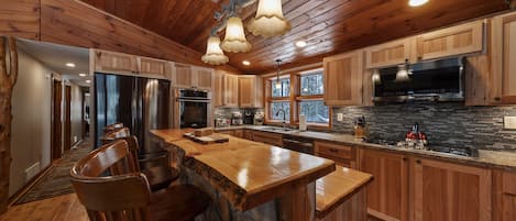 冰箱、微波炉、烤箱、炉灶