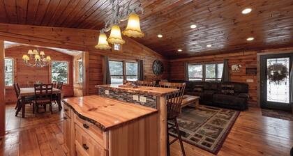 luxury log home mins from Lake George, w/ heated salt water pool!
