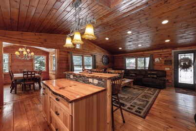 luxury log home mins from Lake George, w/ heated salt water pool!