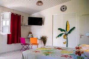 1 bedroom, desk, soundproofing, iron/ironing board - Studio ideal for 2 travellers / seaside (LE ROBERT)