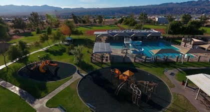 Beautiful Colorado River Retreat Close to Boat Launch