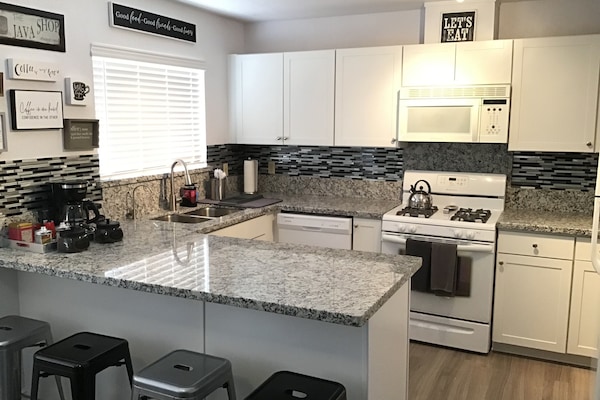 Kitchen breakfast bar