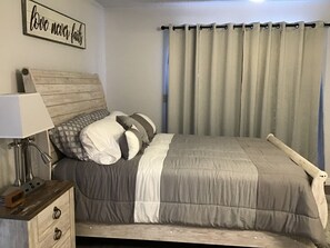 2 bedrooms, memory-foam beds, iron/ironing board, free WiFi - Beautiful Colorado River Retreat Close to Boat Launch (Bullhead City)