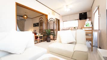 Awaji Seaside Resort in Gunge Part2 | 2 bedrooms, iron/ironing board, free WiFi, bed sheets