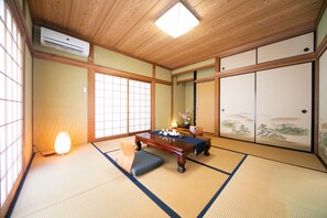 Awaji Seaside Resort in Gunge Part2 | 2 bedrooms, iron/ironing board, free WiFi, bed sheets - Cocolo STELLA (Awaji)