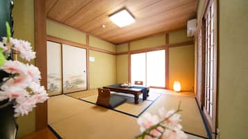 Awaji Seaside Resort in Gunge Part2 | 2 bedrooms, iron/ironing board, free WiFi, bed sheets