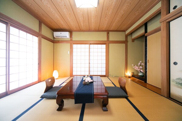 Awaji Seaside Resort in Gunge Part2 | 2 bedrooms, iron/ironing board, free WiFi, bed sheets - Cocolo STELLA (Awaji)