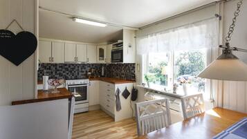 Réfrigérateur, plaque de cuisson, lave-vaisselle, cafetiÚre/bouilloire