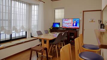 3 Bedrooms Villa | In-room dining