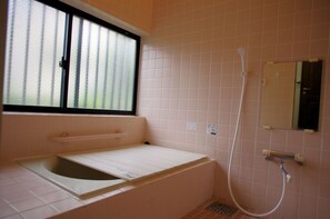 Familie huis, 3 slaapkamers, 2 badkamers | Extra diep bad