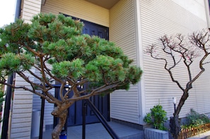 Property entrance - Nyoze House (Tokyo)