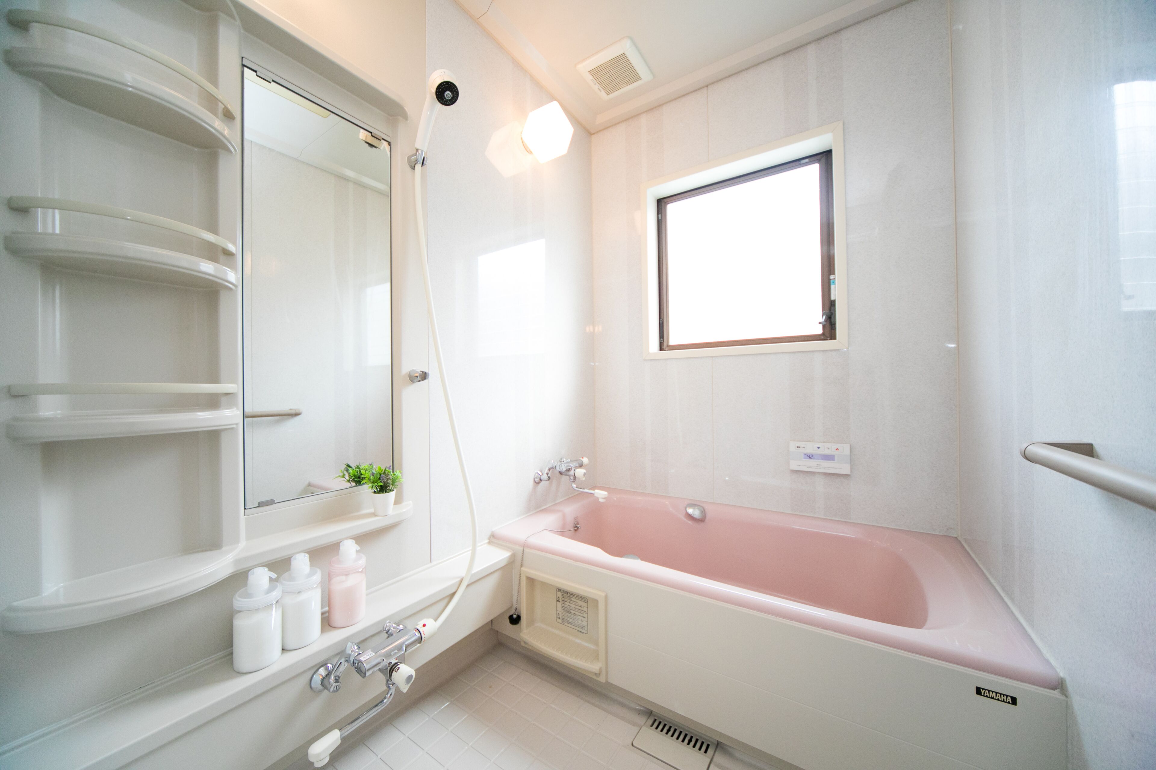 Awaji Holiday Inn Kariya | Bathroom | Separate tub and shower, free toiletries, hair dryer, bidet