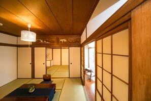 Casa (Awaji Holiday Inn Kariya) | 3 quartos, escrivaninha, ferros/tábuas de passar roupa