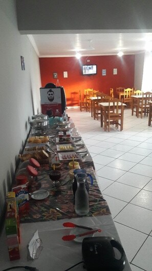 Free daily buffet breakfast  - Pousada Cantinho da Lilica (Pontal do Parana)