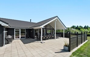 Outdoor dining - Lovely home in Nørre Nebel with sauna (Nørre Nebel)