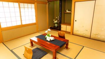 Awaji Seaside Resort in Iwaya 3000 | 3 bedrooms, desk, iron/ironing board, free WiFi