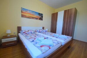 3 bedrooms, free WiFi, bed sheets - Apartment Pampas with a sea view (Omisalj)