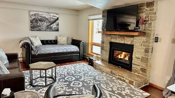 TV, fireplace