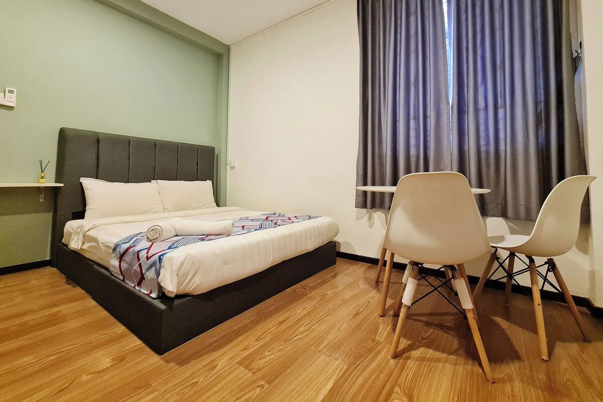 WiFi (free), bed sheets