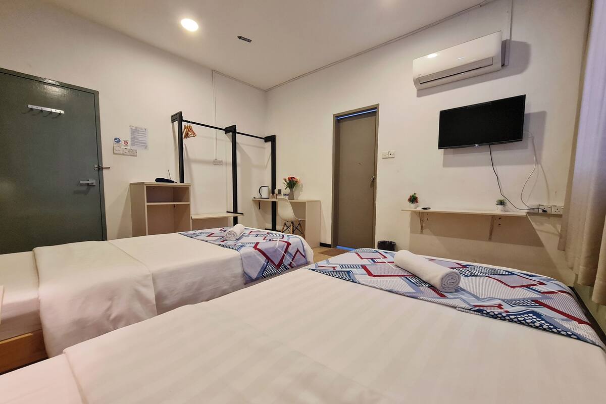 WiFi (free), bed sheets