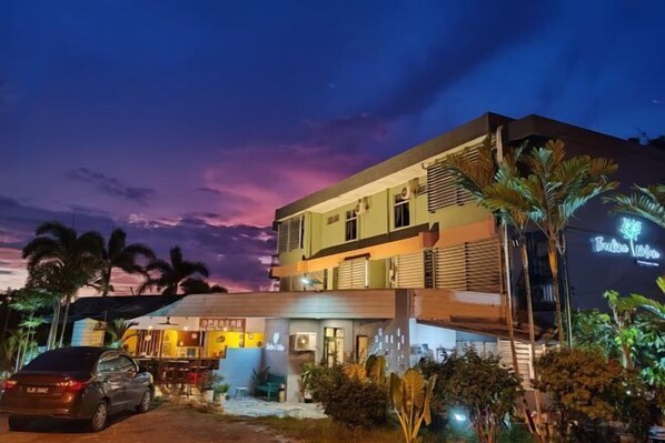 Unclassified image, 1 of 63, button - Treeline Urban Inn (Kota Kinabalu)