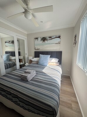 2 bedrooms, iron/ironing board, WiFi, bed sheets - Pearly Shells Beach Cottage- 200m walk to Beach & 500m to shops  - pet friendly (Culburra Beach)