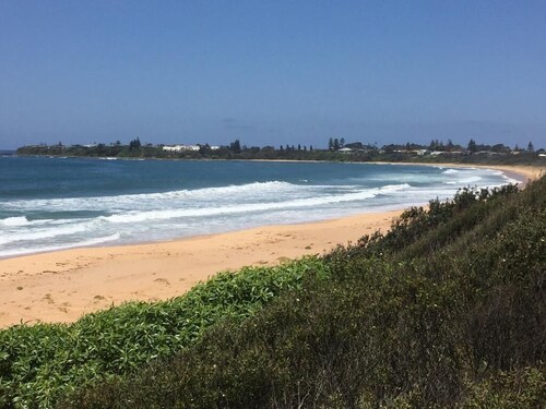 Pearly Shells Beach Cottage-5 min walk to Beach and restaurants - pet friendly