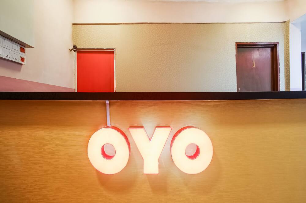 OYO 89585 Hotel Happy Inn