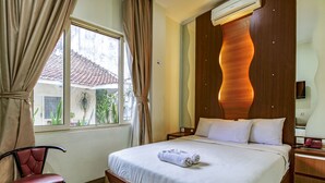 Free WiFi, bed sheets - Puma Hotel (Bandung)