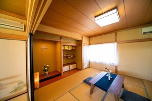 Awaji Seaside Resort in Shiduki | 5 bedrooms, desk, iron/ironing board, free WiFi - Awaji Seaside Resort in Shiduki (Awaji)