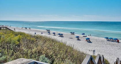 Gorgeous, private, coastal home w/ a shared pool, fitness room