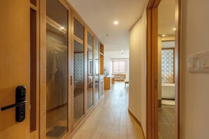 特级客房, 海洋景观 | 免费迷你吧物品、客房内保险箱、办公桌、遮光窗帘