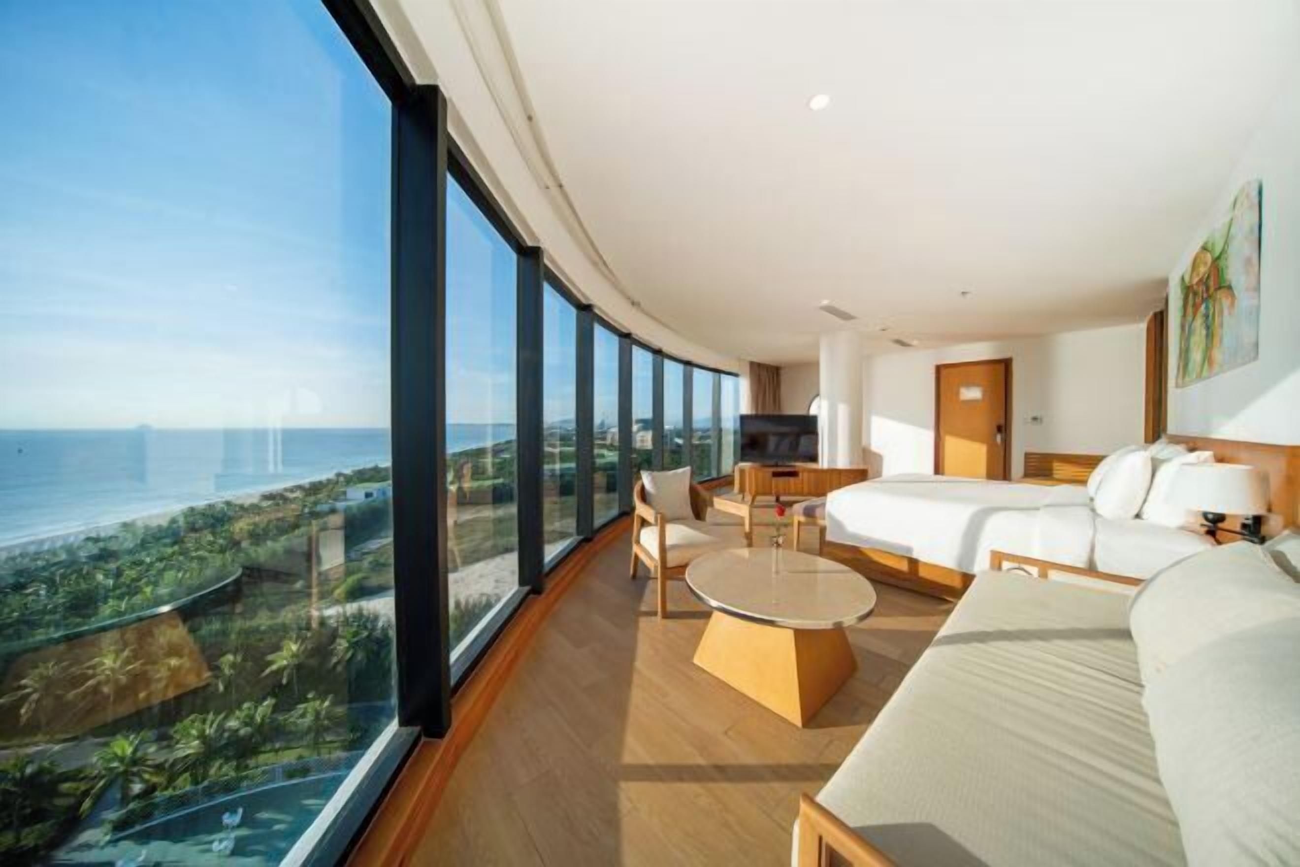 迷你吧贈品、房內夾萬、書桌、遮光窗簾/窗簾