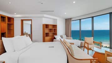 Selectum Family Signature | Free minibar items, in-room safe, desk, blackout drapes