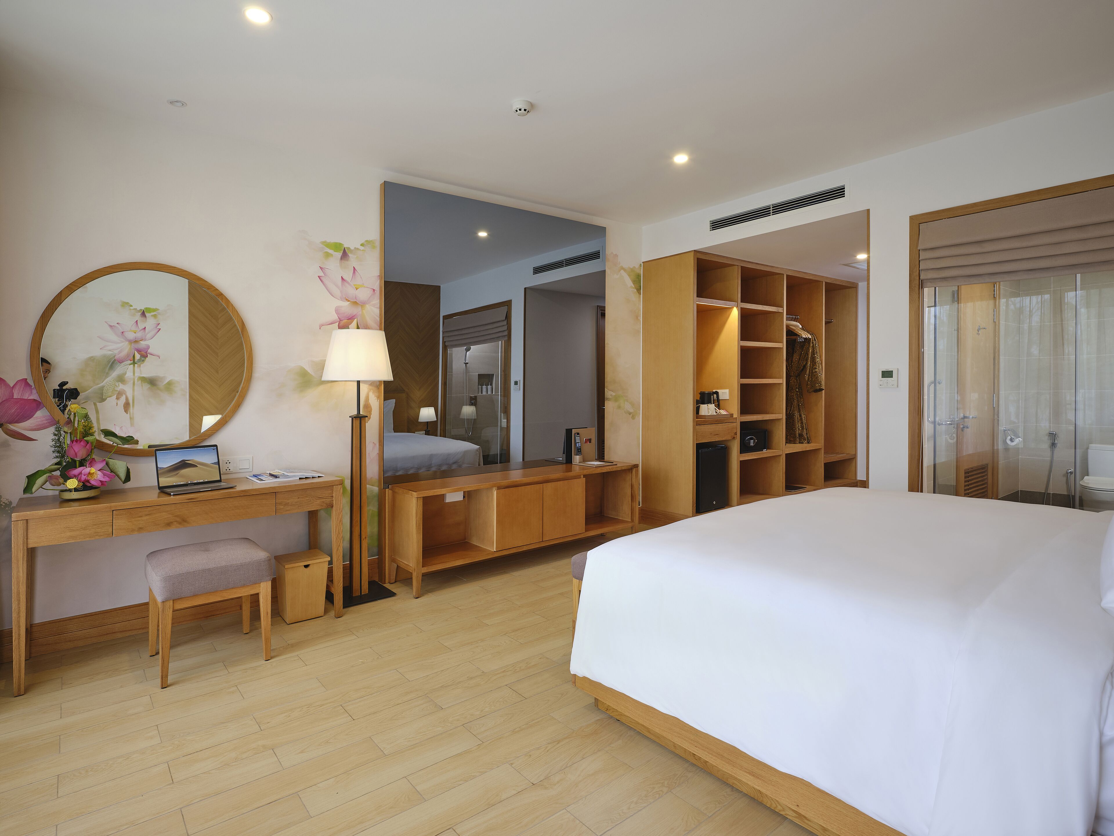 迷你吧贈品、房內夾萬、書桌、遮光窗簾/窗簾