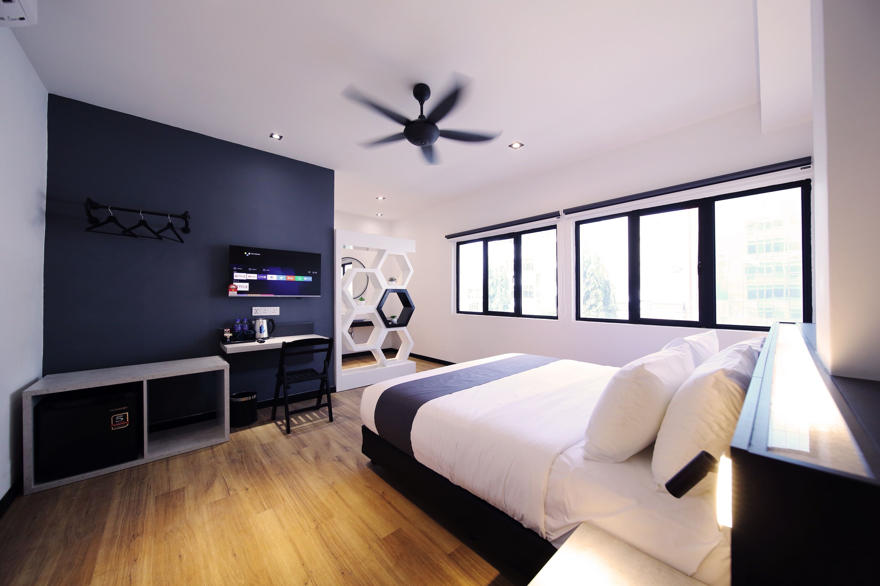 executive suite | desk, soundproofing, iron/ironing board, bed sheets