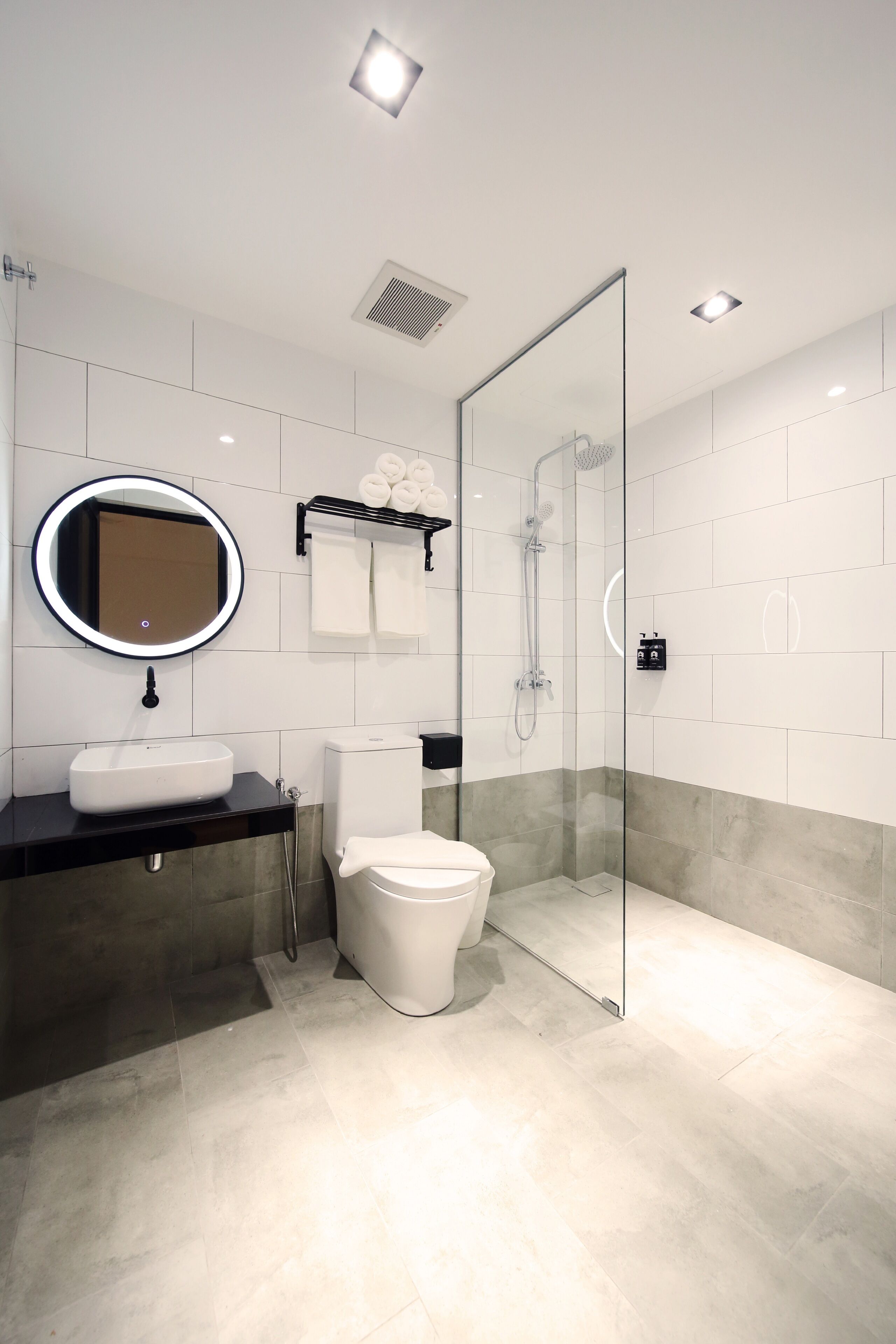 premium family-5 room | bathroom | shower, hair dryer, bidet, towels