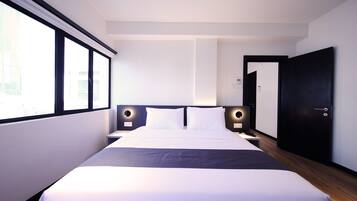 Desk, soundproofing, iron/ironing board, bed sheets