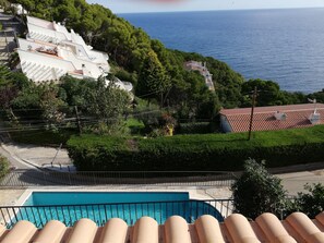 حمّام سباحة خارجي