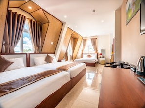 Studio Suite dành cho gia đình | Minibar, bàn, màn/rèm cản sáng, truy cập Internet không dây miễn phí