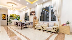 Lobby sitting area - Aurora Hotel Dalat (Xuan Huong - Da Lat)