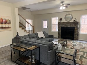 Smart TV, fireplace, video games - Cottage of Castlewood (Ballwin)