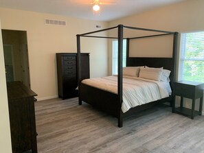5 bedrooms, desk, iron/ironing board, free WiFi