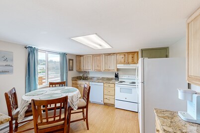 Family-friendly duplex in the Heart of Nye beach, Dog-friendly