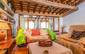 Fireplace - Lovely home in Vilademuls with WiFi (Vilademuls)