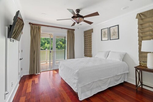 Banana Point Rental at River Rocks Landing