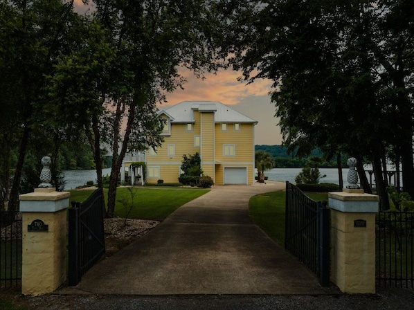 Exterior - Banana Point Rental at River Rocks Landing (Gadsden)