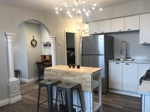 Luxury Apartment, 1 Bedroom | In-room dining