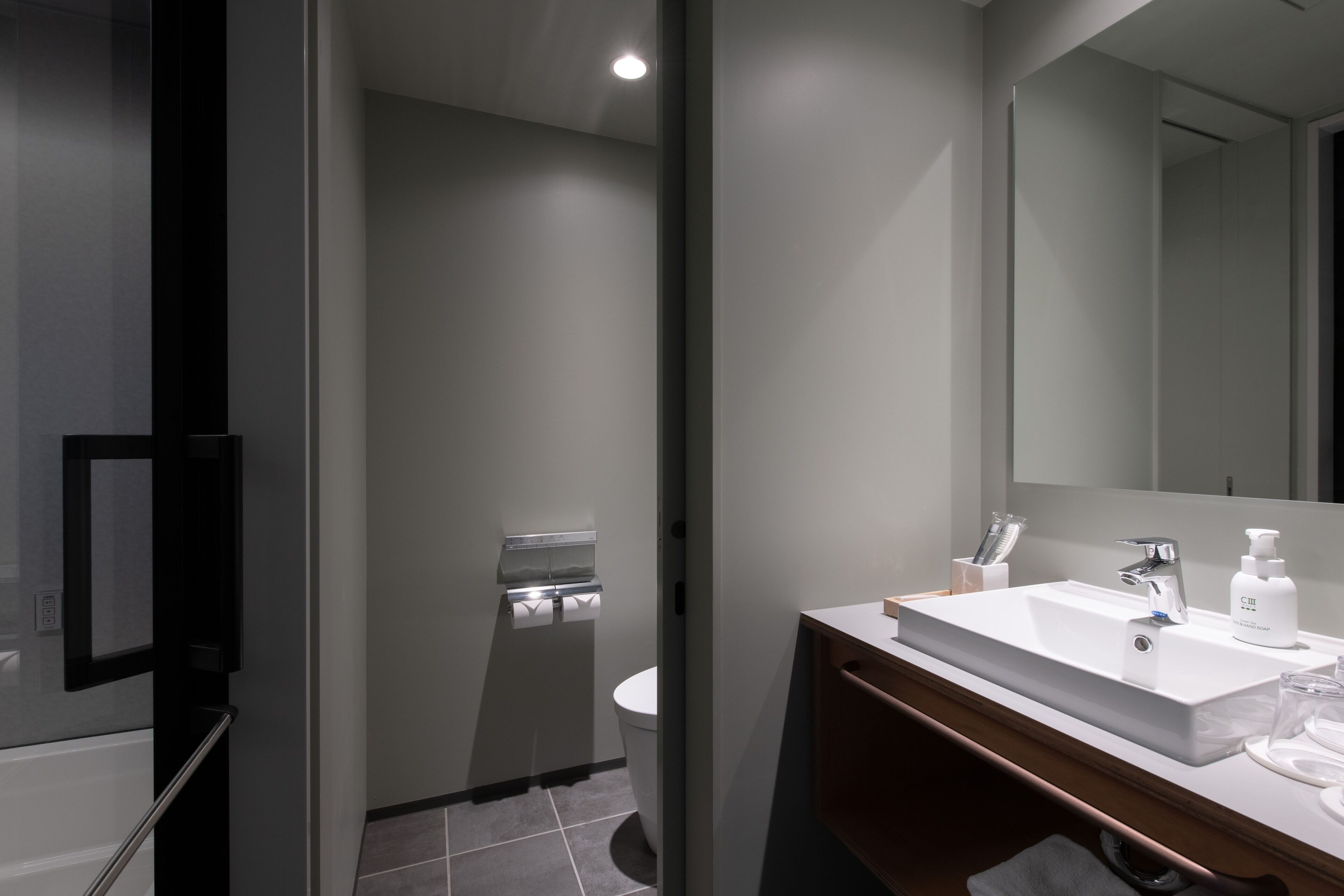 1 bedroom, down duvets, free wifi, bed sheets